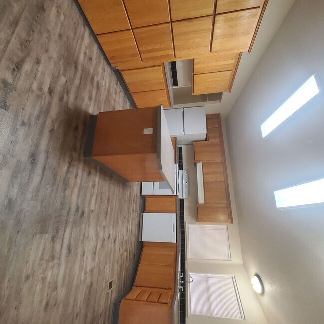 Building Photo - Pet Friendly 4 bedroom 2 bath home with a carport near Albany, OR