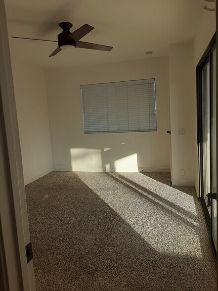 Master bedroom - 512 Geneva Ave