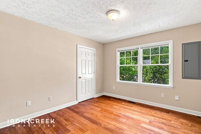 Building Photo - 16 Spinet St