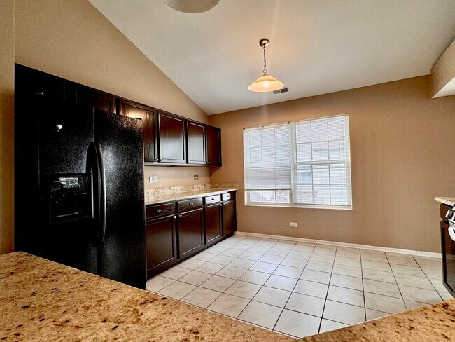 Building Photo - 2905 Stonewater Dr