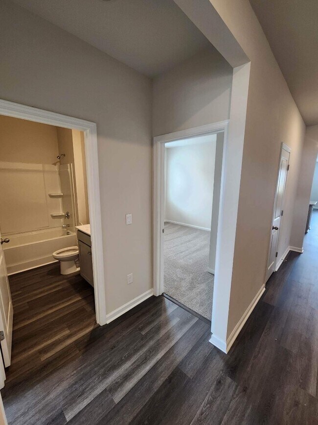 Building Photo - 323 Vaccaro Dr