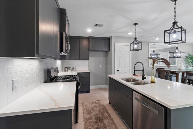 Building Photo - 9946 Lanewell St