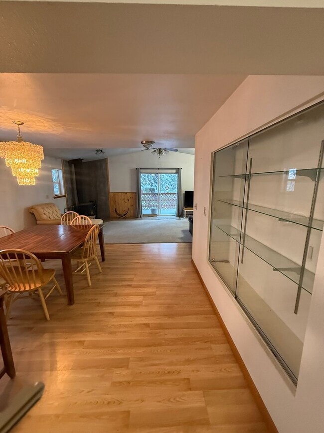 Building Photo - Spacious 3-Bedroom, 2-Bath Home, 2 Car Garage, Just Outside of Town – Pets Welcome!