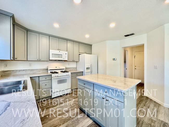 Building Photo - Beautiful Remodeled 4 Bedroom Citrus Heights Beauty!