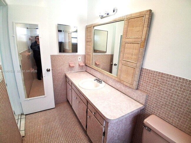 Building Photo - 7860 Harding Ave