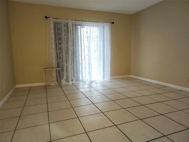 Building Photo - 545 Trace Cir