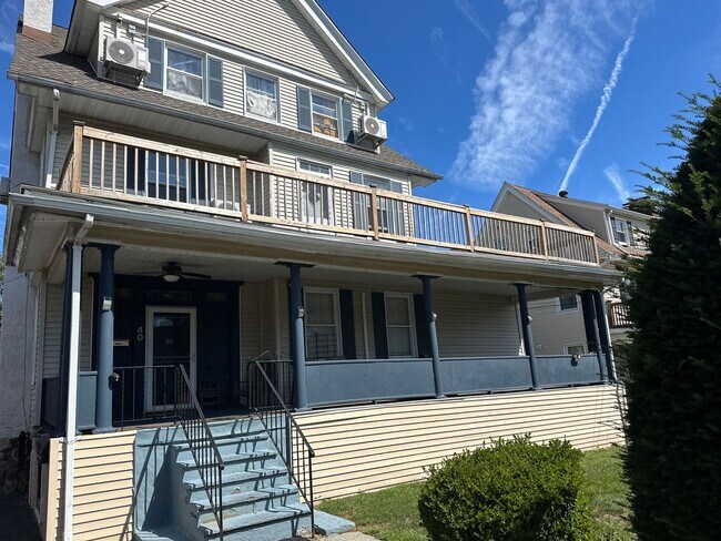 Primary Photo - New Rochelle Fully Furnished Beauty