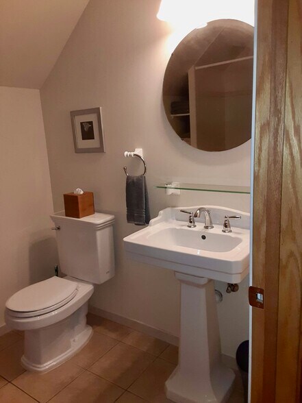 Building Photo - 2422 N Drake Ave