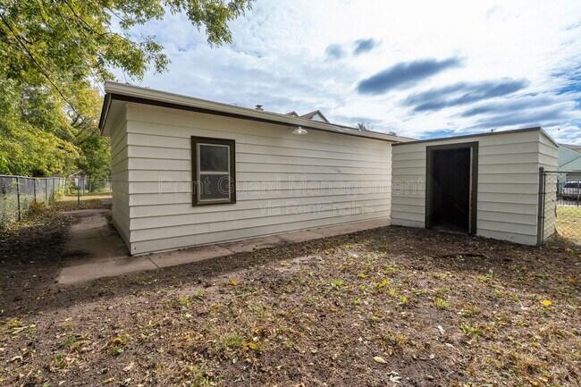 Building Photo - 4722 E Elm St