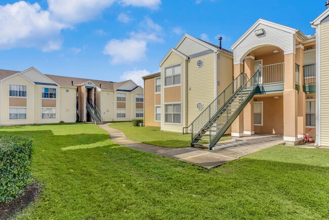 Building Photo - Academy at Waterford Lakes