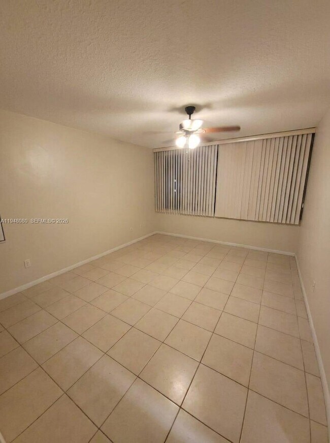 Building Photo - 1591 NE Miami Gardens Dr