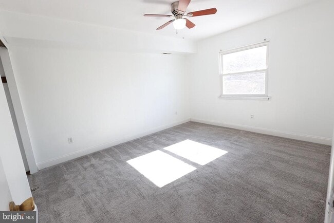 Building Photo - 8 Fanelli Ln