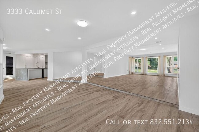 Building Photo - 3333 Calumet St