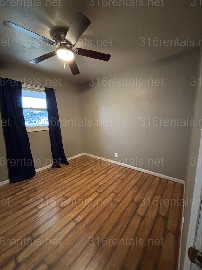 Building Photo - 3 bedroom 2 bathroom rental available NOW!