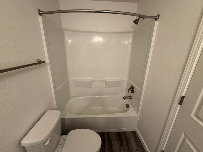 Building Photo - Low Maintenance 3 Bedroom Home in South Reno!