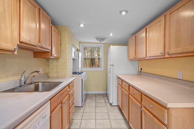 Building Photo - Beautiful 4 Bedroom 3.5 Bathroom Home On Quiet Tree-Lined Street In Millwood.