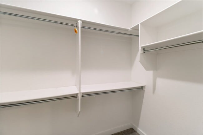 Building Photo - 400 Barbet Dr