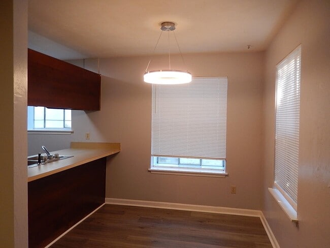 Building Photo - 2334 Sylvan Ct