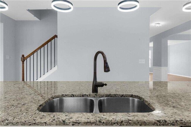 Building Photo - 5435 Mirror Lake Dr