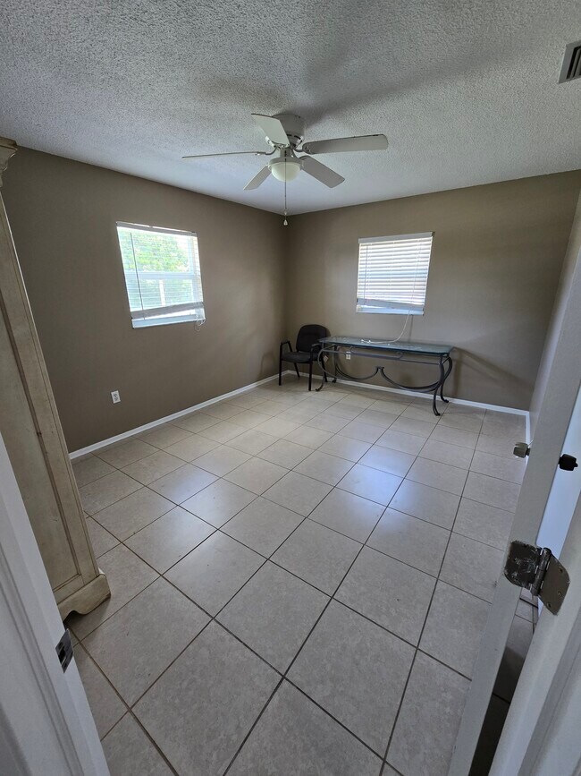 Building Photo - 1535 Queen Rd