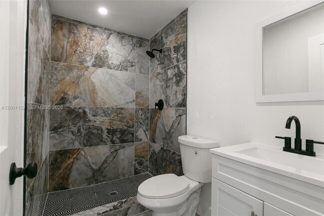 Building Photo - 6125 SW 40th Ct