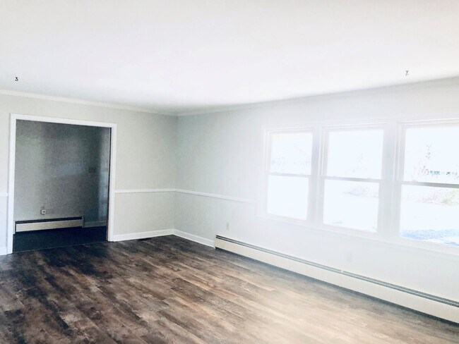 Building Photo - 1455 Springsteen Rd