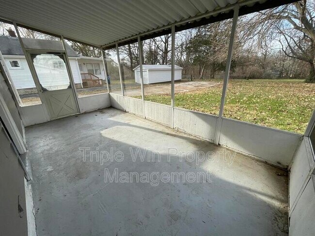 Building Photo - 19 S Schlueter Ave