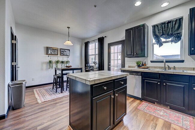 Building Photo - 313 E Las Animas St