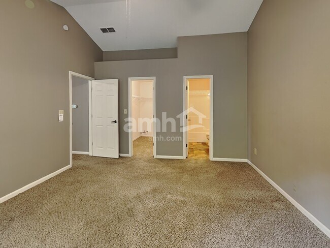 Building Photo - 372 E Pine Ridge Dr