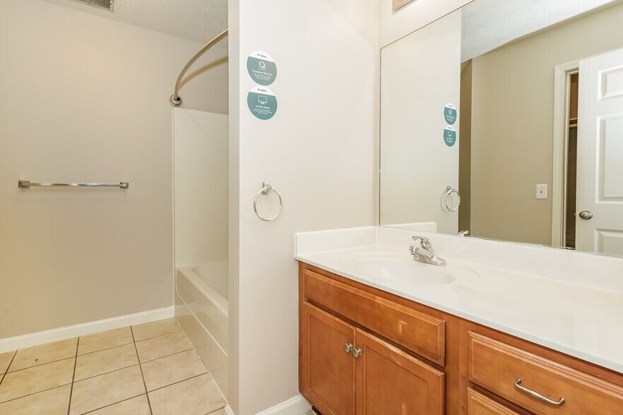 Building Photo - 574 Rose Cottage Cir