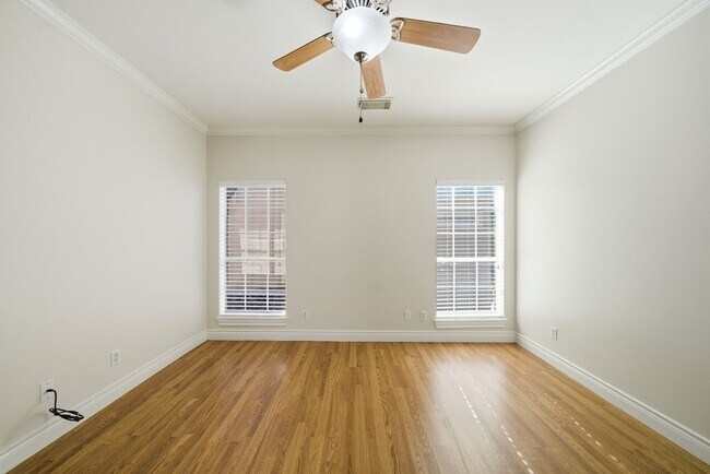 Building Photo - 3243 N Pemberton Cir Dr