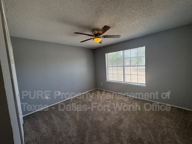 Building Photo - 4004 W Pioneer Dr