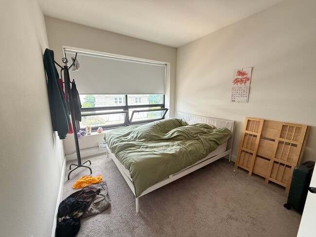 Building Photo - 2577 Downer