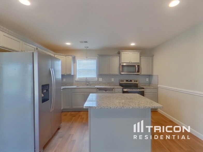 Building Photo - 800 Alley Ridge Dr