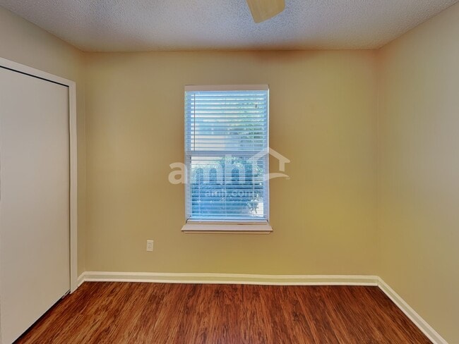 Building Photo - 1127 Hidden Cove Cir S