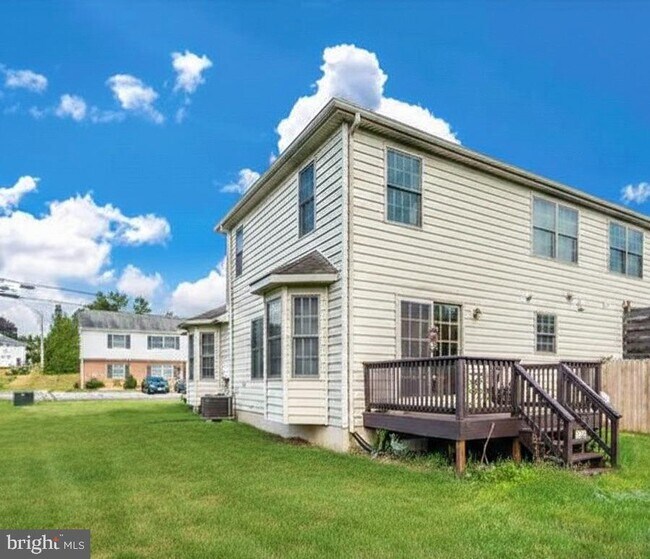 Building Photo - 13908 Greenfield Ave