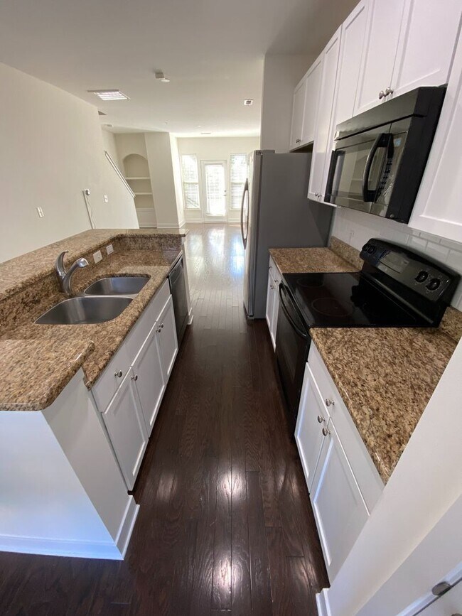 Building Photo - Room in 3 Bedroom Townhome at Seigle Point Dr