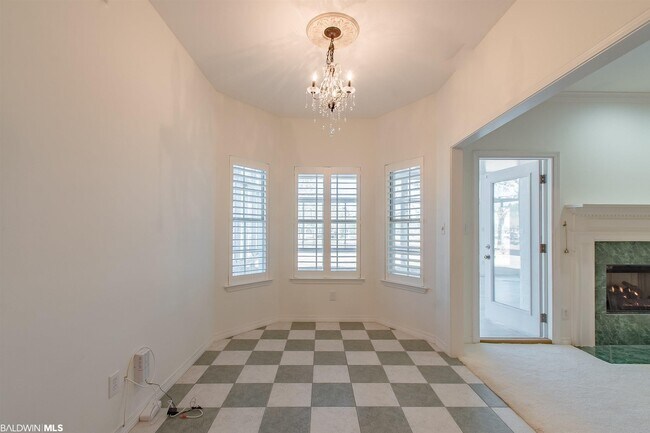 Building Photo - 117 Club Dr