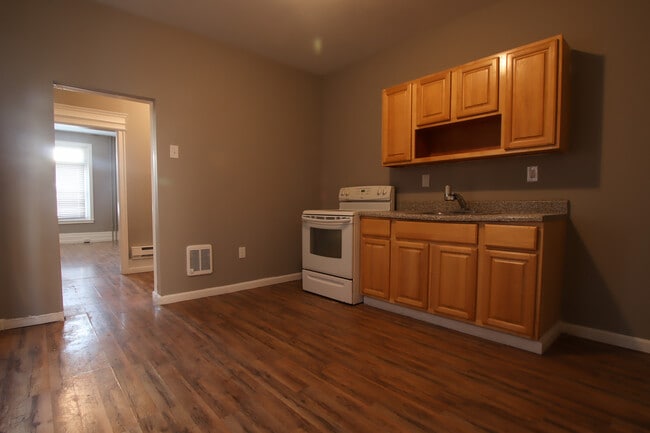 Building Photo - 59 N 61st St