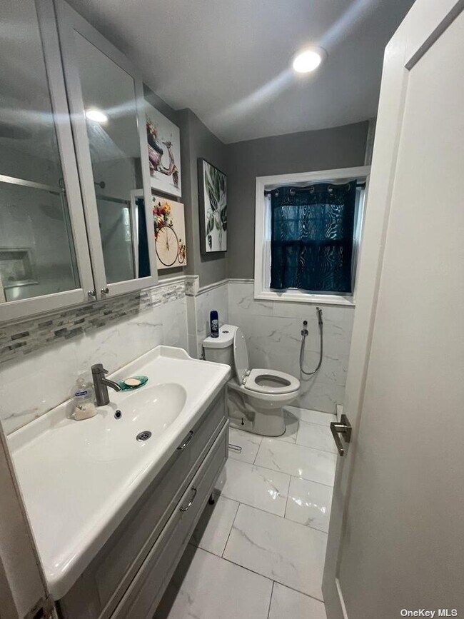 Building Photo - 2679 Lexington Ave