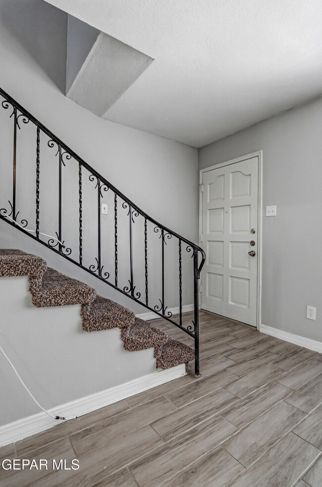 Building Photo - 6700 Escondido Dr