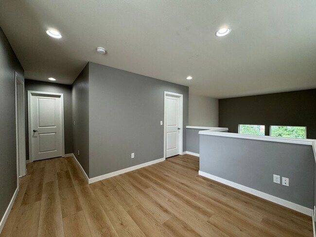 Building Photo - Spacious 3BD/2.5BTH Home w/ Modern Upgrade...