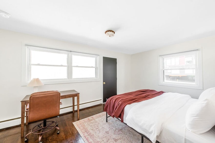 Building Photo - 202 S Henry St