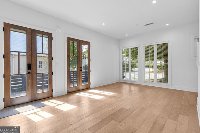 Building Photo - 110 Central Ave