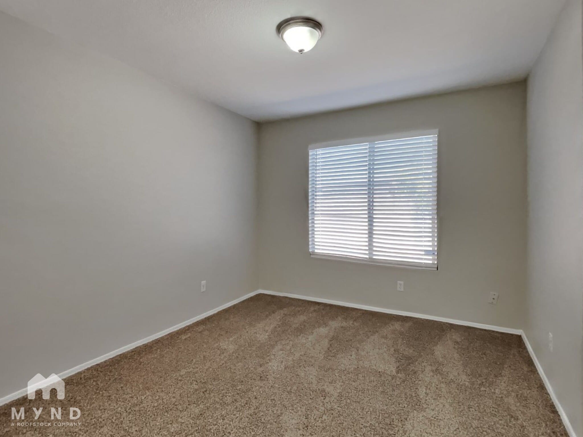 Building Photo - 16025 W Lilac St