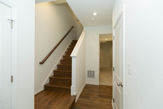 Building Photo - 3 Bed/3.5 Bath NEW Townhome in Charles Tow...