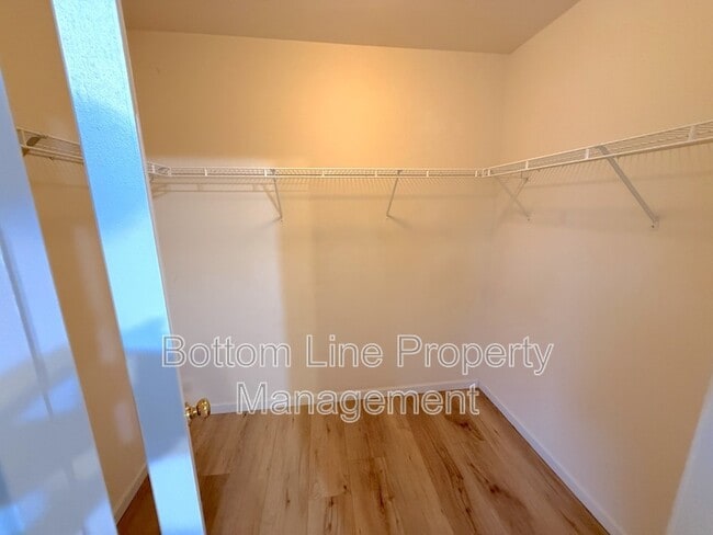 Building Photo - 224 Primrose Walk