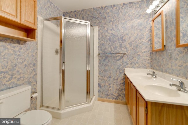 Building Photo - 7608 Southern Oak Dr
