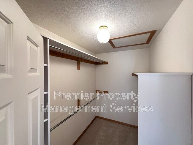 Building Photo - 4041 Pine Cove Rd