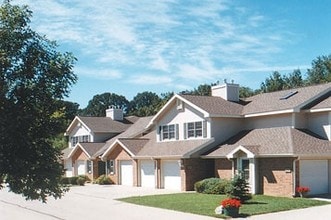 Building Photo - Canopy Pines